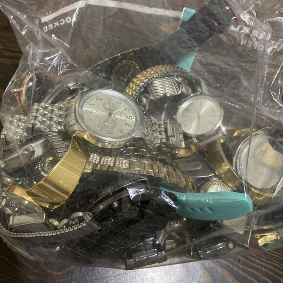 3.9 Lbs Of Untested Watches main image 6